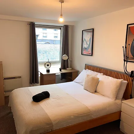 Oxford Rd Skyline 2Br City Centre Retreat-3