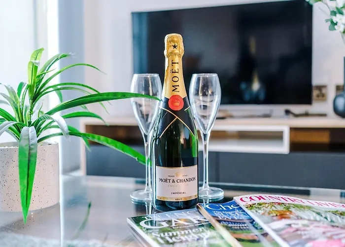 Sleek In By 53 Degrees Property, Ideal For Couples, Amazing Location!